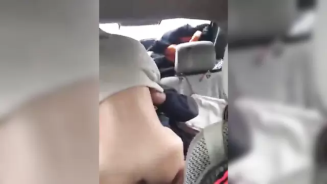 Мужик трахает в машине киргизскую незнакомку